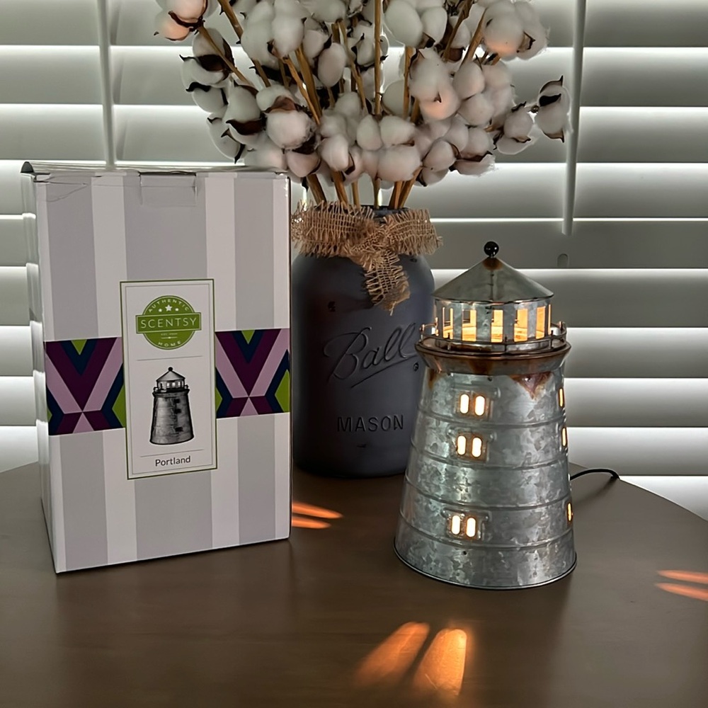 “Portland” Scentsy Warmer